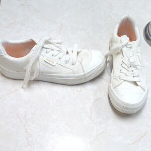 Rocket Dog White Leather Sneakers Minimalist Design